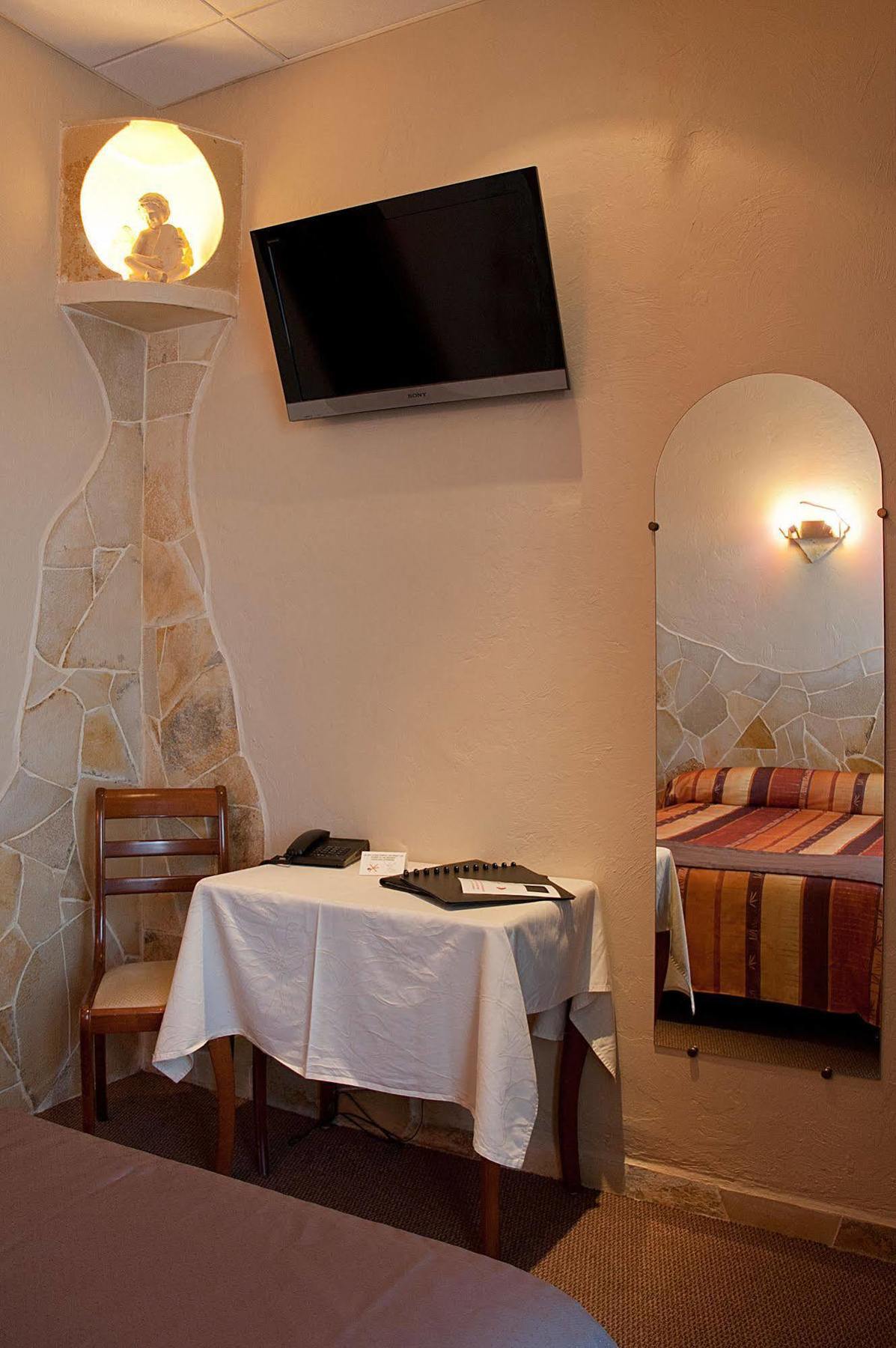 Hotel Et Studios Les Amandiers Saint-Raphael  Bagian luar foto