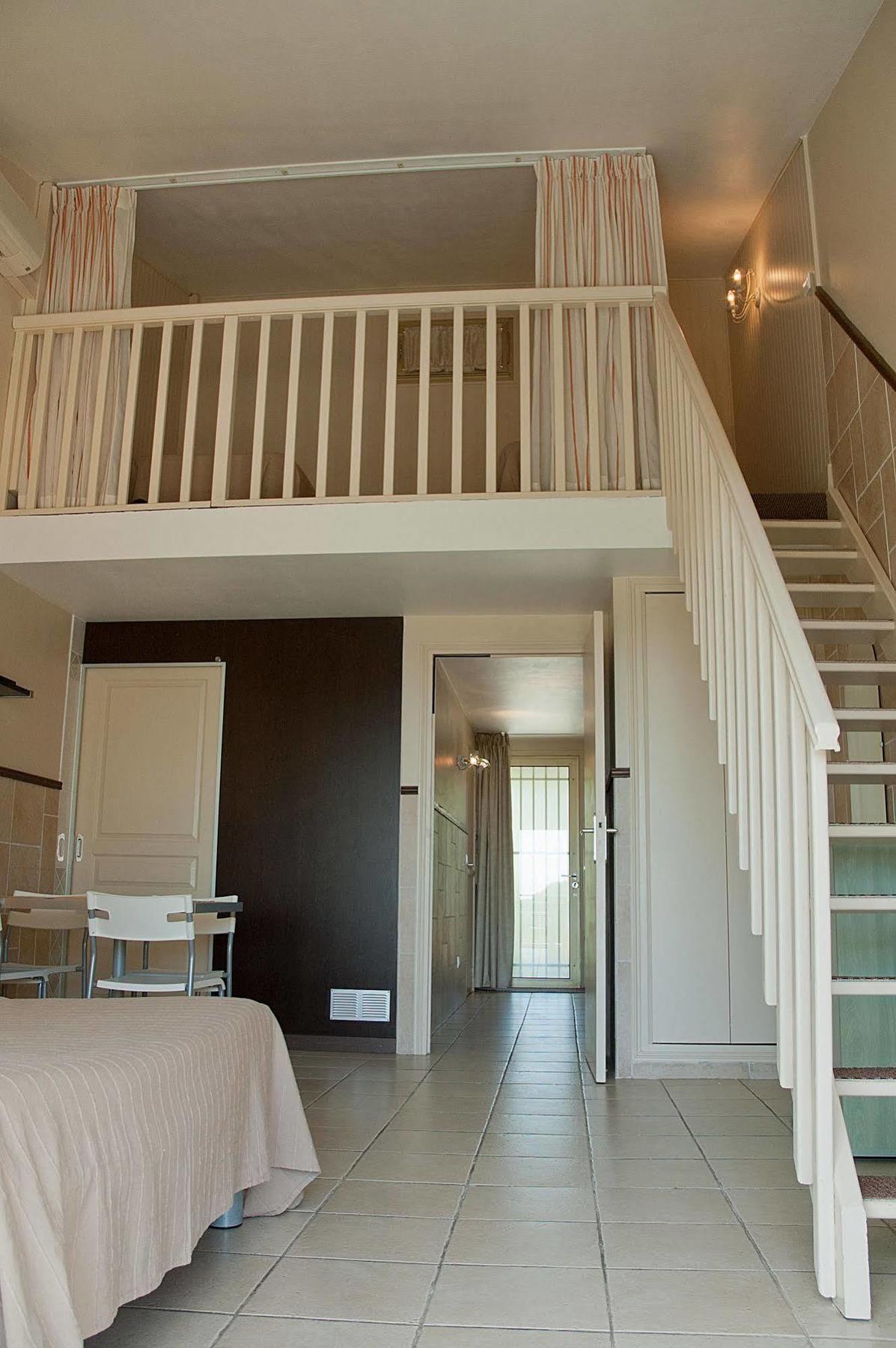 Hotel Et Studios Les Amandiers Saint-Raphael  Bagian luar foto