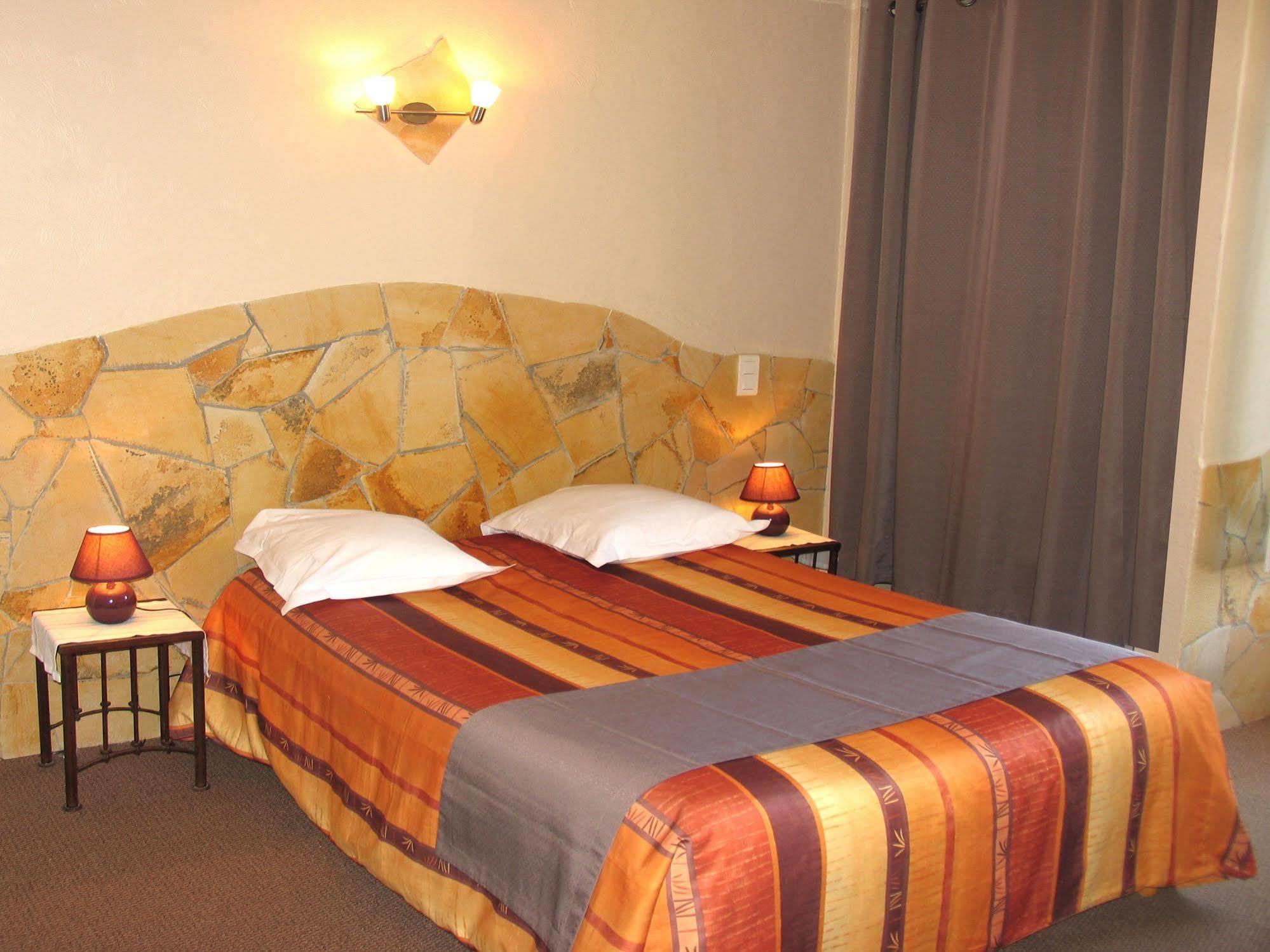 Hotel Et Studios Les Amandiers Saint-Raphael  Bagian luar foto