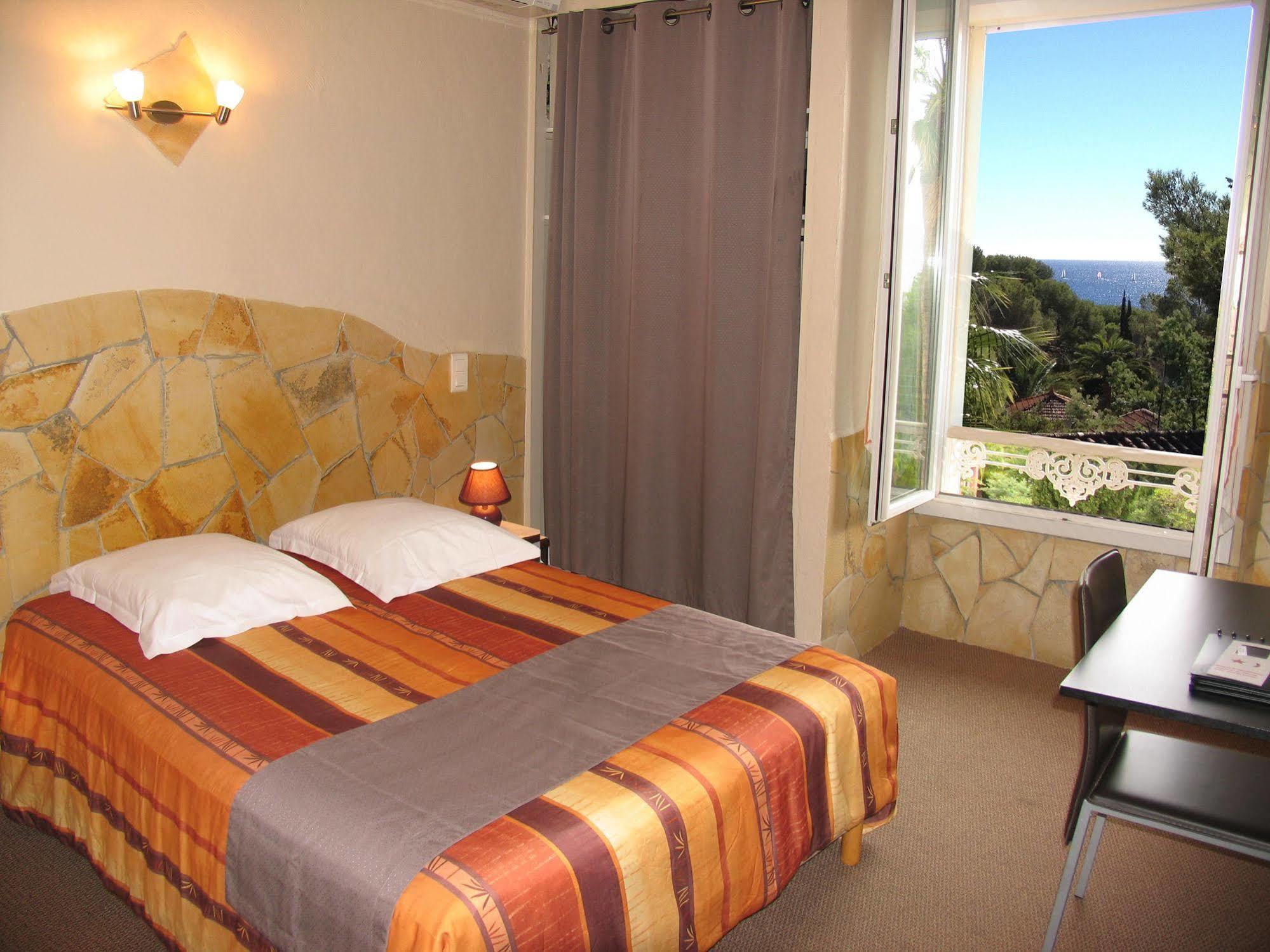 Hotel Et Studios Les Amandiers Saint-Raphael  Bagian luar foto