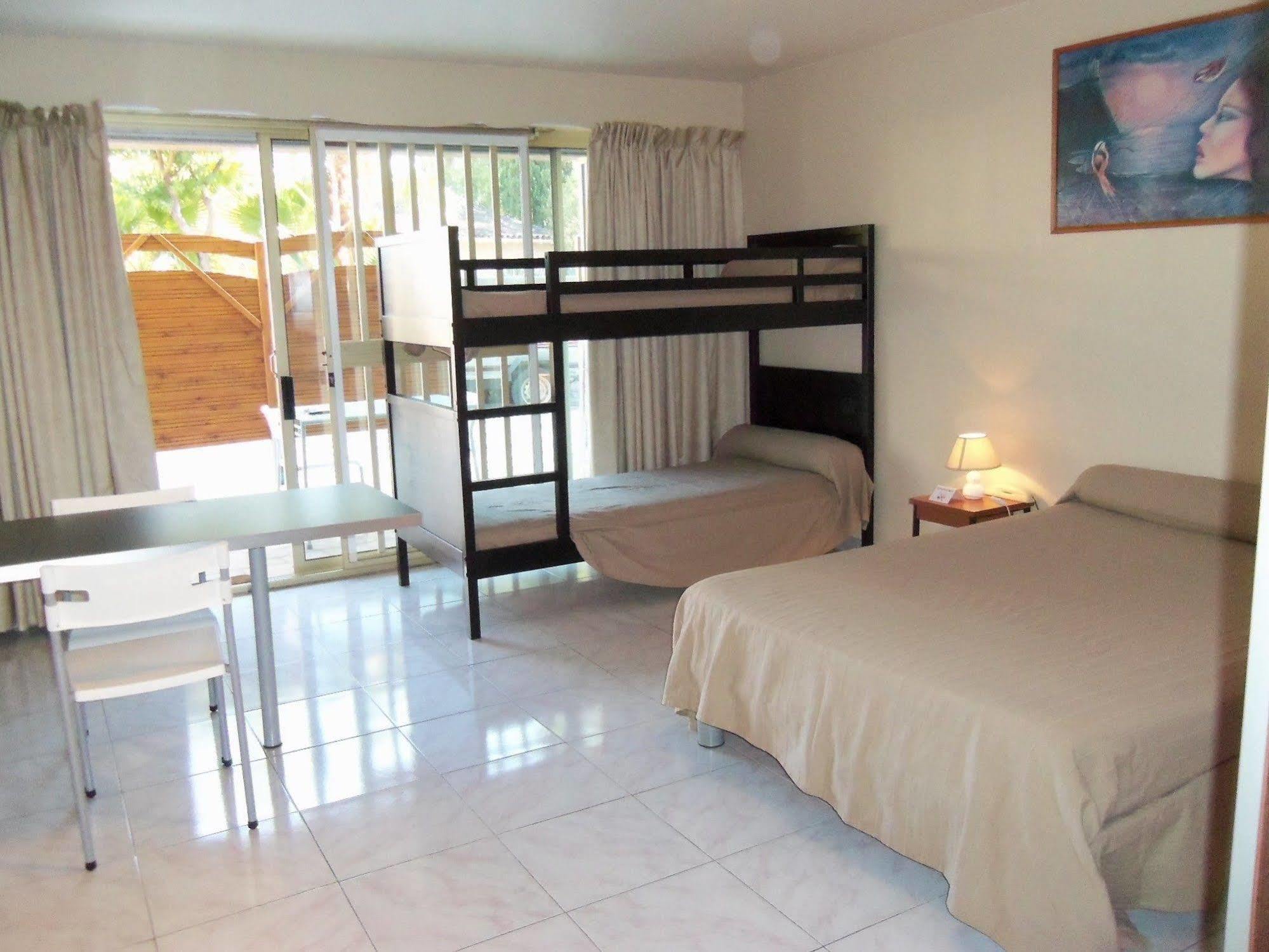 Hotel Et Studios Les Amandiers Saint-Raphael  Bagian luar foto